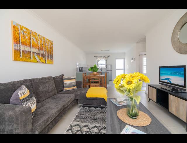 3 BEDROOM FREEHOLD FOR SALE IN SILVERSANDS